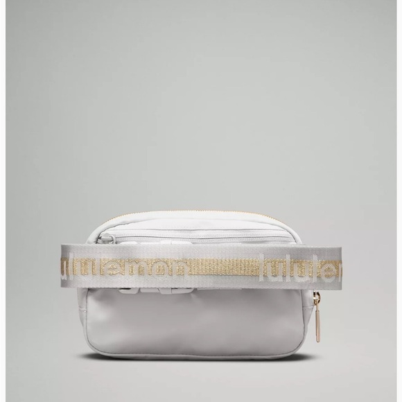 Lululemon belt bag wordmark 1L - Picture 3 of 6